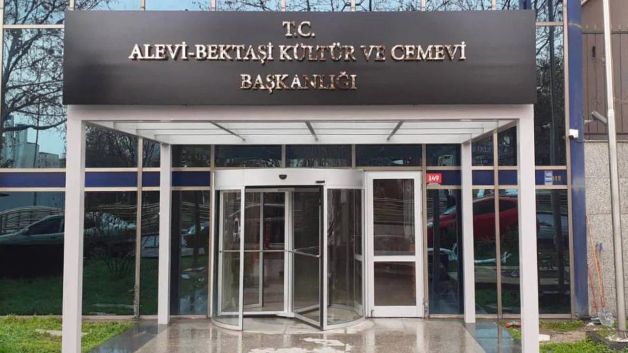 Erdoğan'ın imzasıyla kurulan Alevi-Bektaşi Kültür ve Cemevi Başkanlığı Danışma Kurulu ilk toplantısını gerçekleştirdi