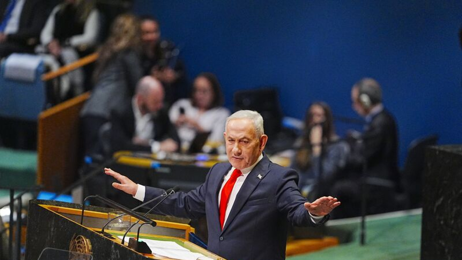 Netanyahu konuşurken salonu terk edenleri not aldılar!
