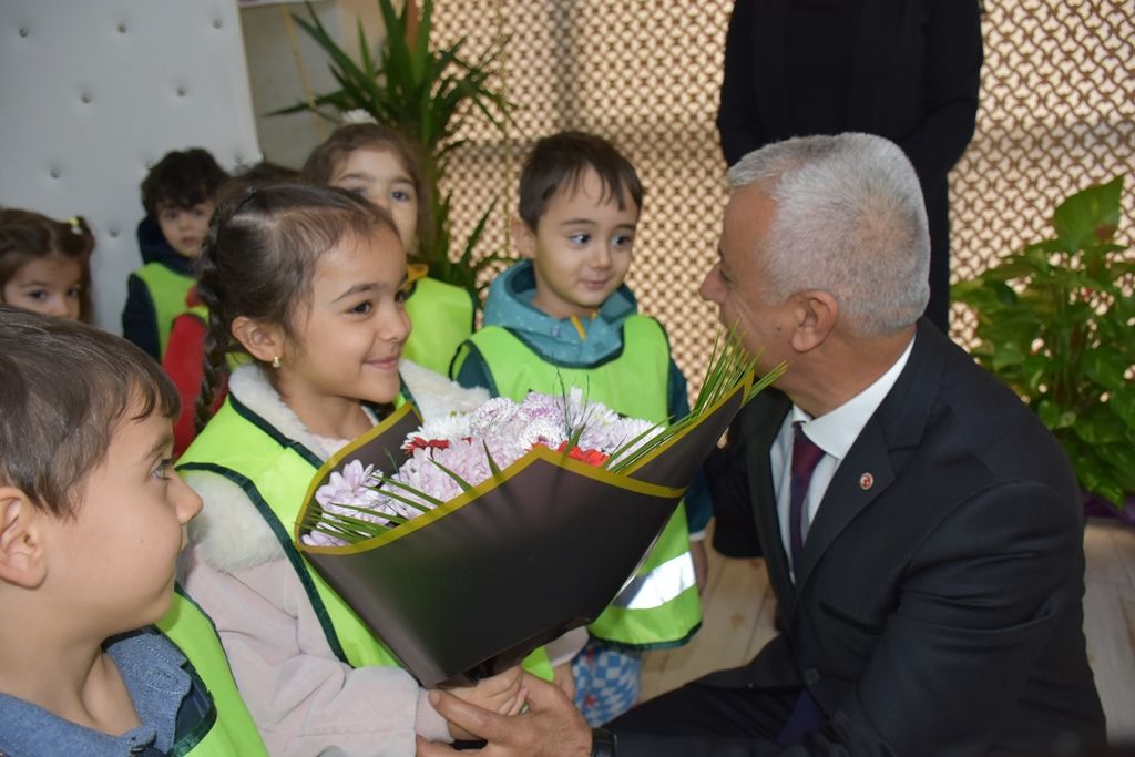 Cumhuriyet Coşkusu Miniklerle İl Millî Eğitim Müdürlüğüne Taşındı