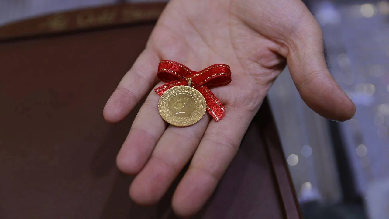 Altın fiyatları iki ayın dibinden yükseldi