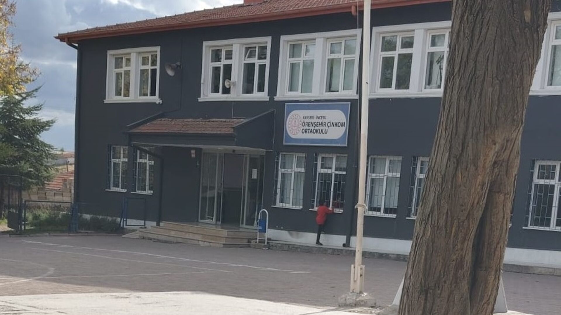 12 öğrenci öğrenci zehirlendi