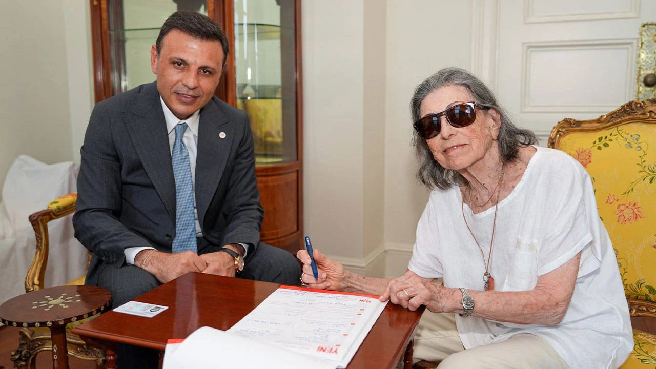 Eski SHP Genel Başkanı Erdal İnönü'nün eşi Sevinç İnönü YENİ Parti'ye üye oldu