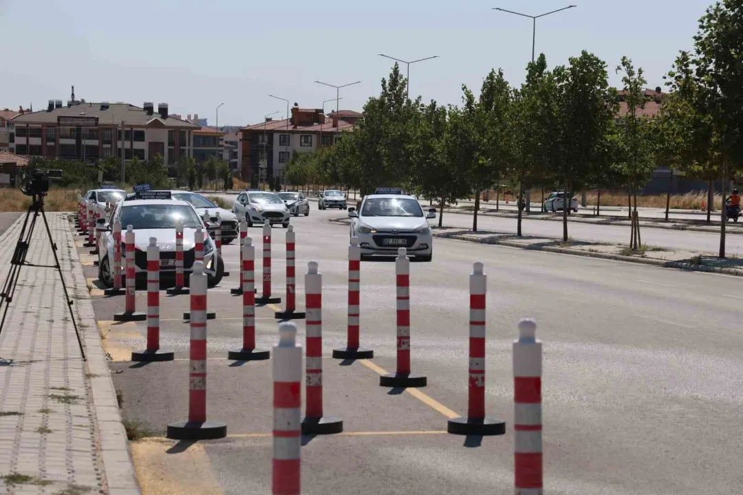 Ehliyet sınavlarında yeni dönem hazırlığı: "Amaç ezber değil, gerçek sürücülük becerisi"