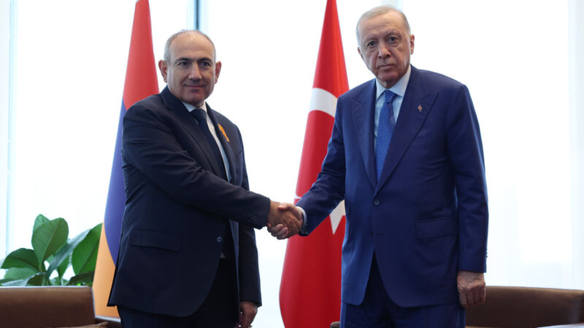 Cumhurbaşkanı Erdoğan, Paşinyan ile görüştü