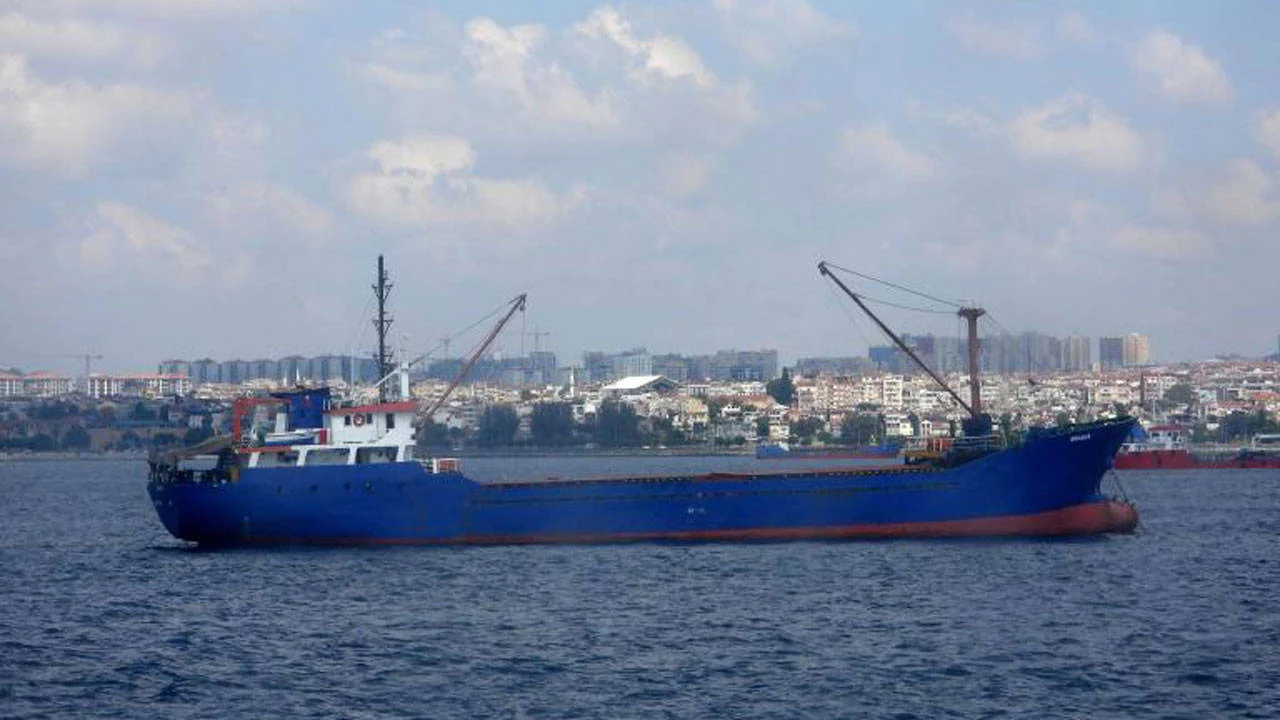 Armatör gemiyi terk etti: İşçiler Zonguldak'ta yemeksiz, susuz gemide mahsur kaldı!