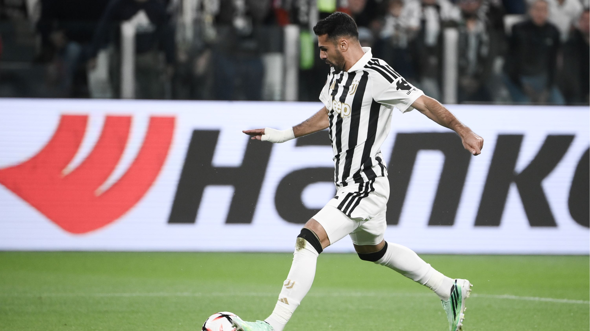 Juventus'ta Zeki Çelik sakatlandı!