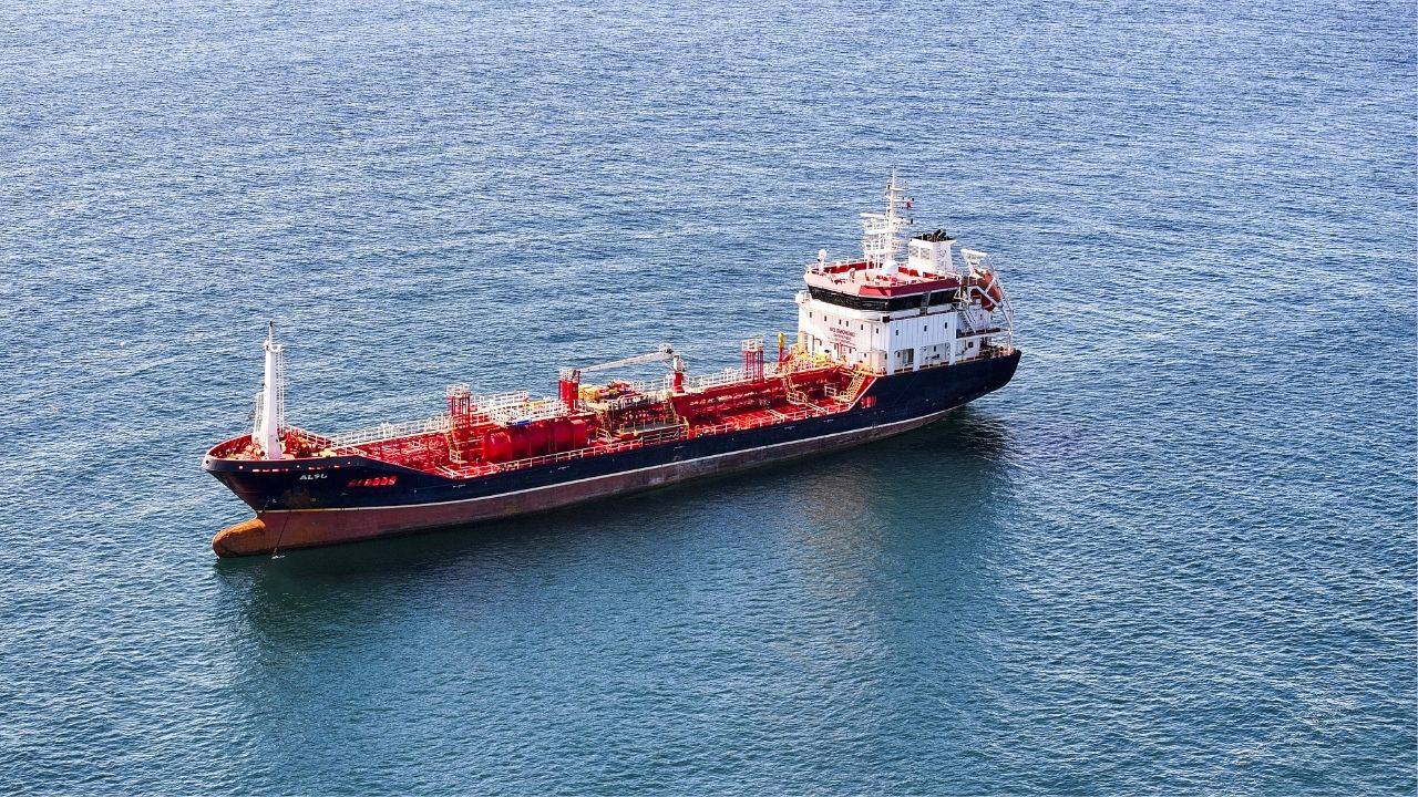 Silivri'deki gemi kazası: Kayıp mürettebatı arama çalışmaları 10. gününde