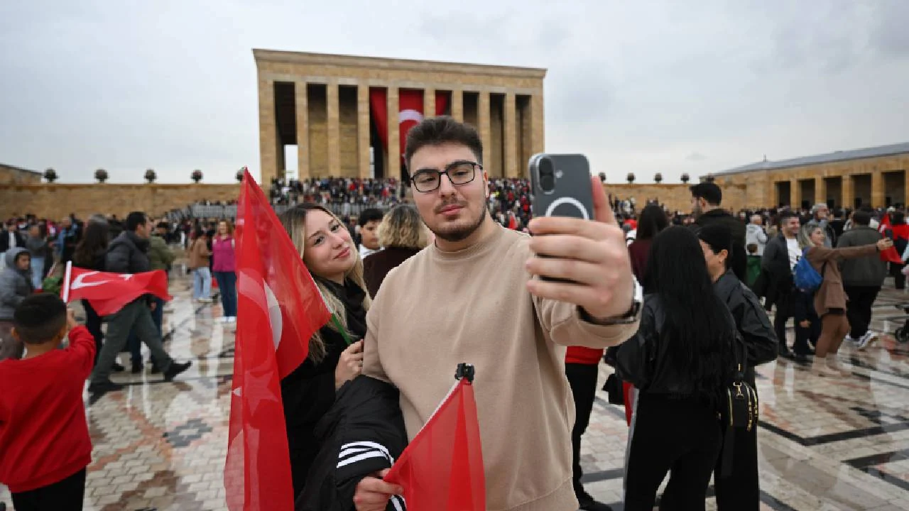 Cumhuriyet sevgisi alanlara sığmadı