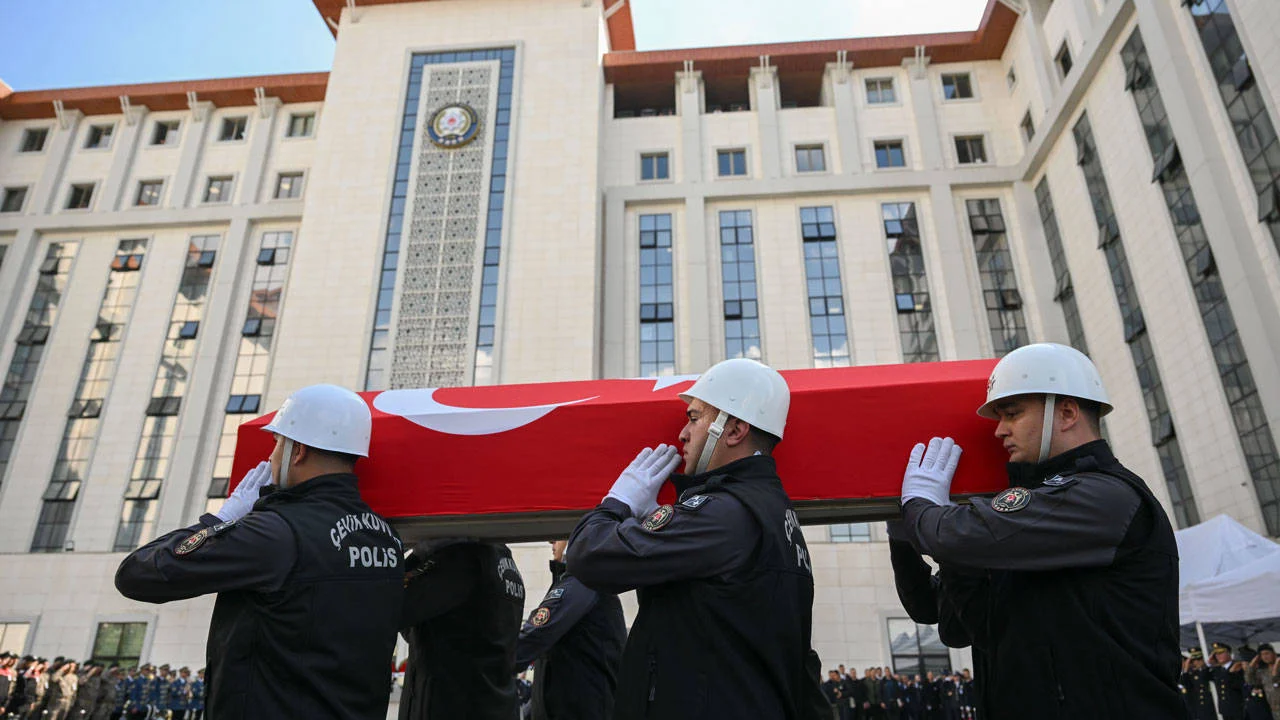 Silahlı saldırıda hayatını kaybeden polis Ahmet Türkoğlu için cenaze töreni düzenlendi