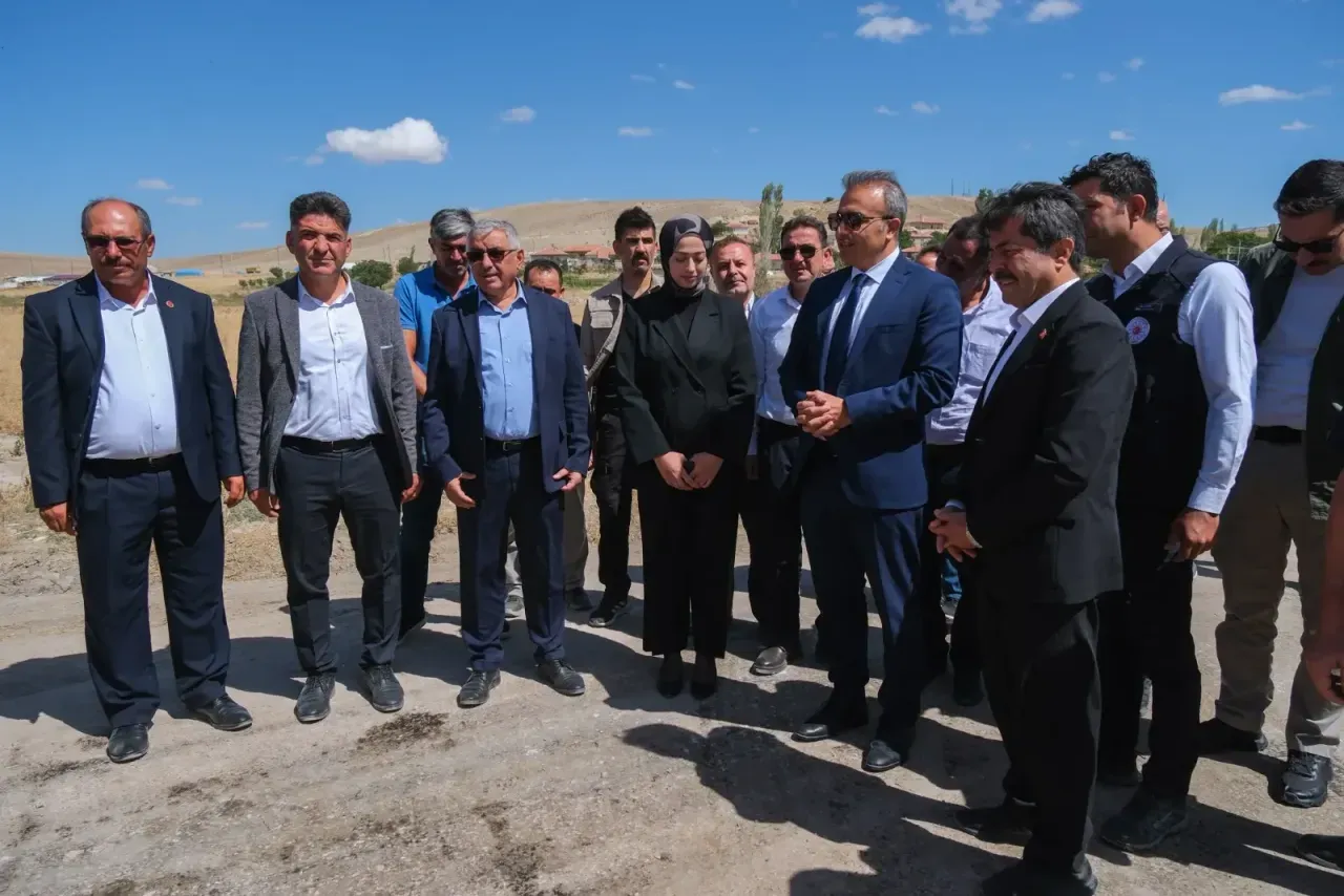 Karaman'ın İki Köyü Arasında Asfalt Mesaisi