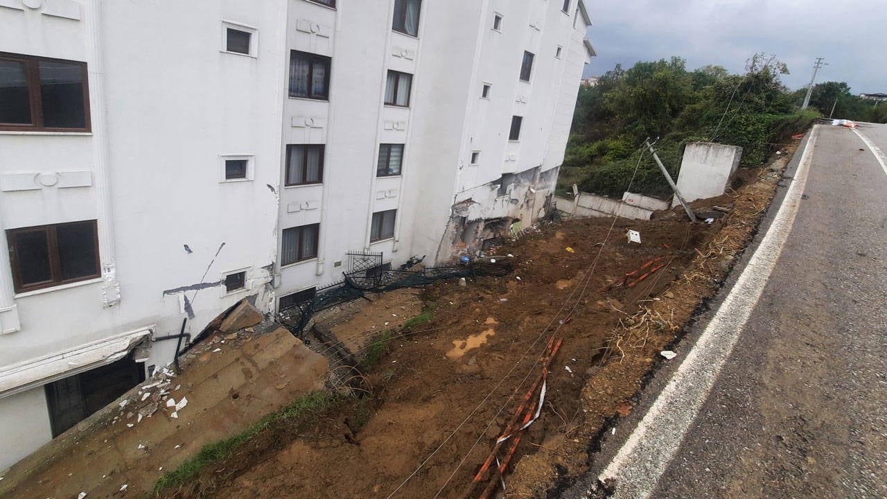 Kocaeli'de sağanak: 2 sitedeki 9 bina boşaltıldı