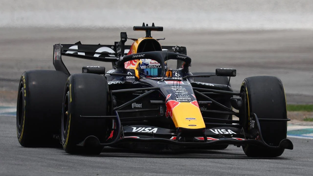 Singapur’da sprint yarışını Max Verstappen kazandı