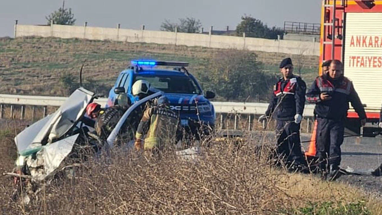 Ankara'da iki otomobil çarpıştı: 3 ölü, 4 yaralı