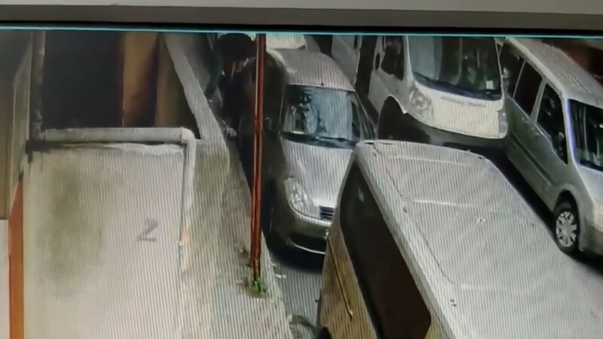Servisten inip saldırdı!