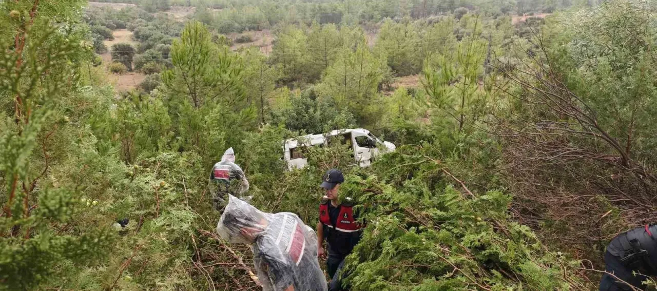 Silifke’de yolcu minibüsü şarampole yuvarlandı: 17 yaralı