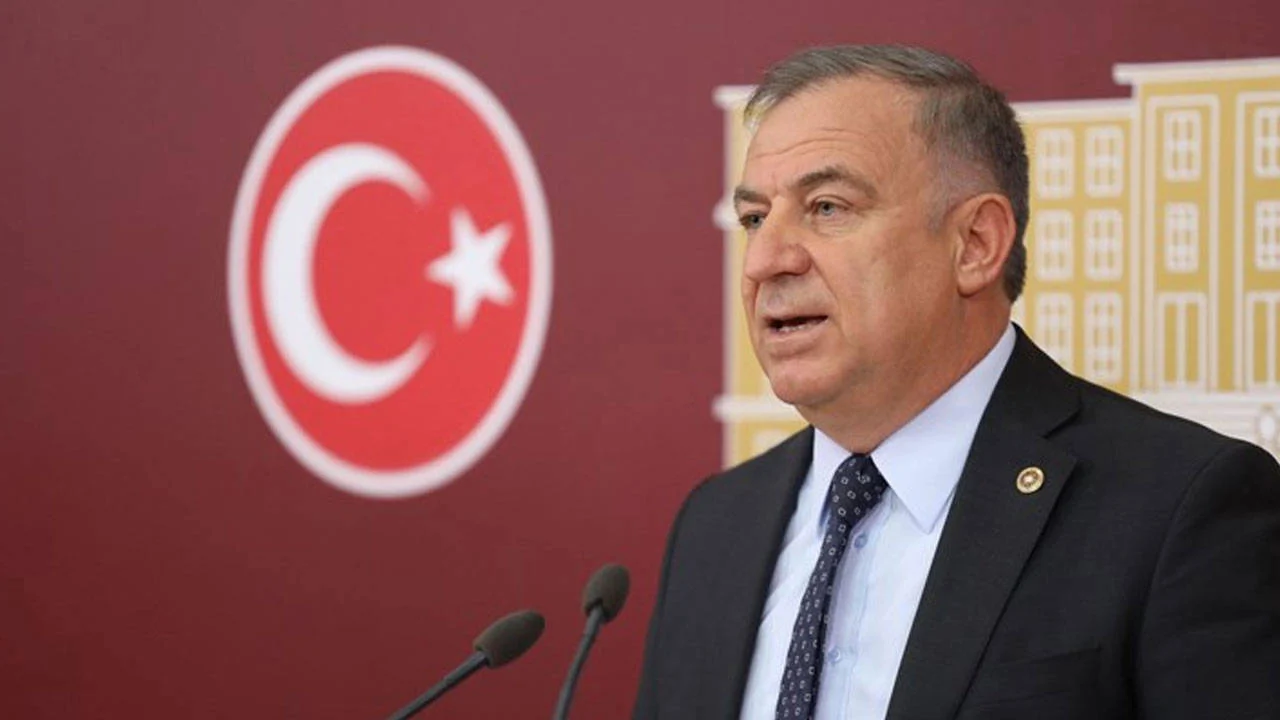 YENİ Partili Zeybek'ten fon krizi tepkisi: "Türkiye tarihinin en büyük finans tokatçılığı"