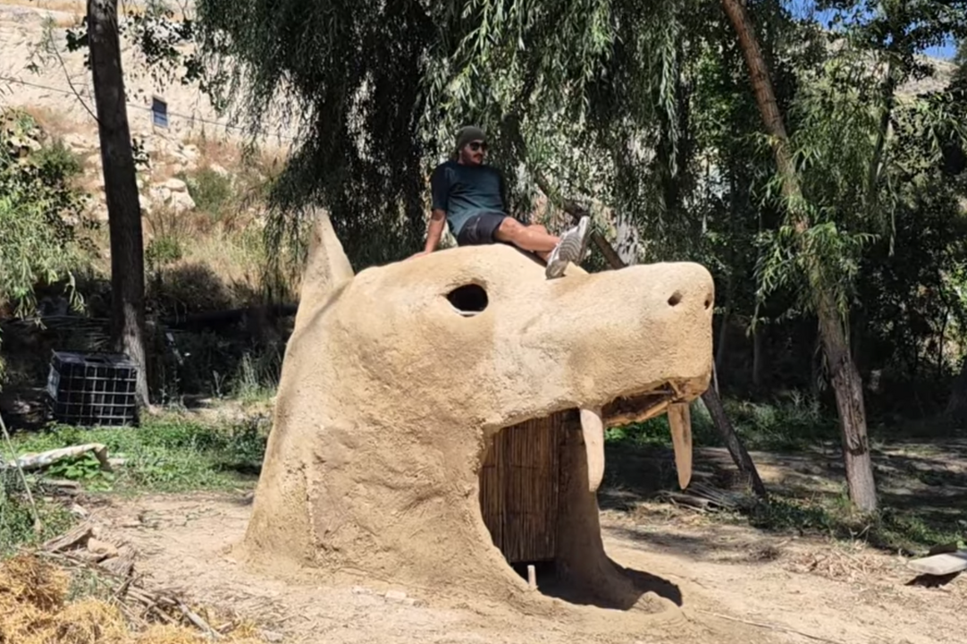 Karaman’da Biraz da Sanat: Dal ve Topraktan Kurt Heykeli