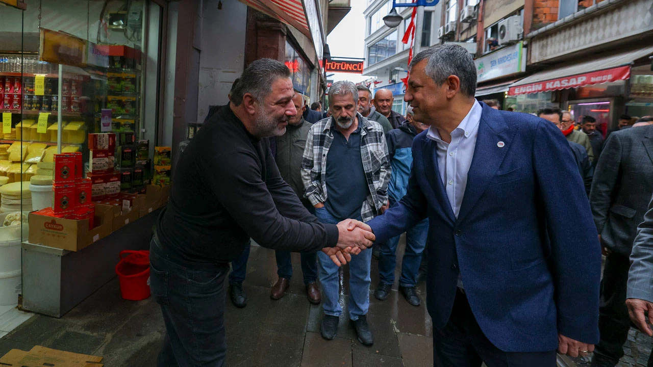 Özgür Özel, Rize'de esnafı ziyaret etti