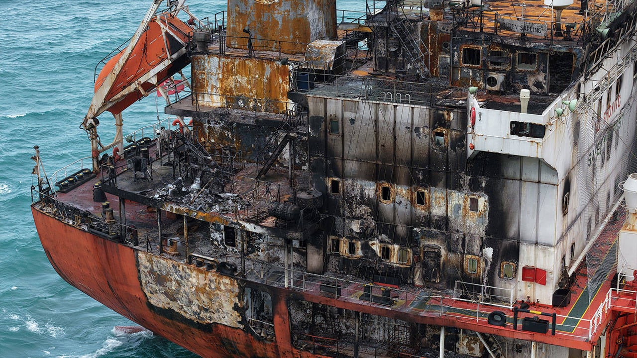 Karadeniz’de dron saldırısına uğrayan tanker, Samsun’da karaya oturdu