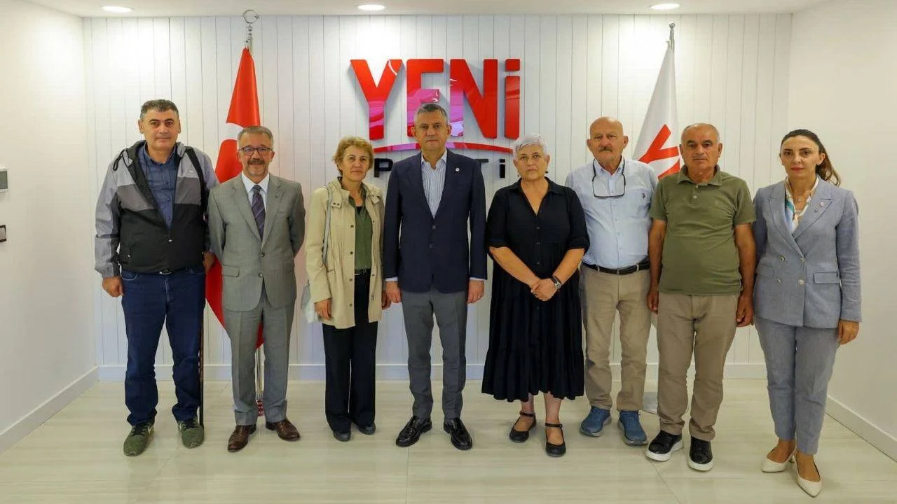 Özgür Özel, 10 Ekim Barış Derneği heyetiyle görüştü