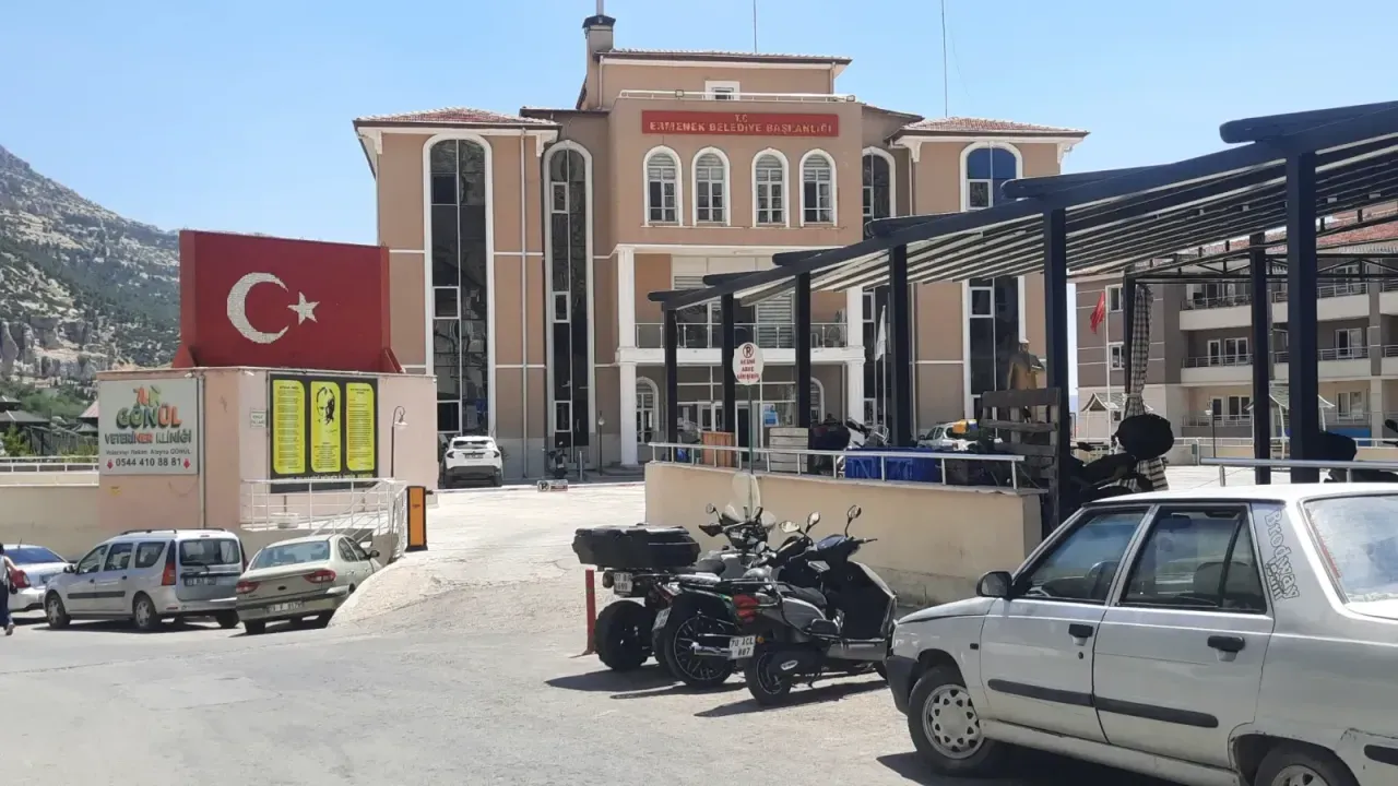 Türk Bayrağı Yanlış Asılıyor