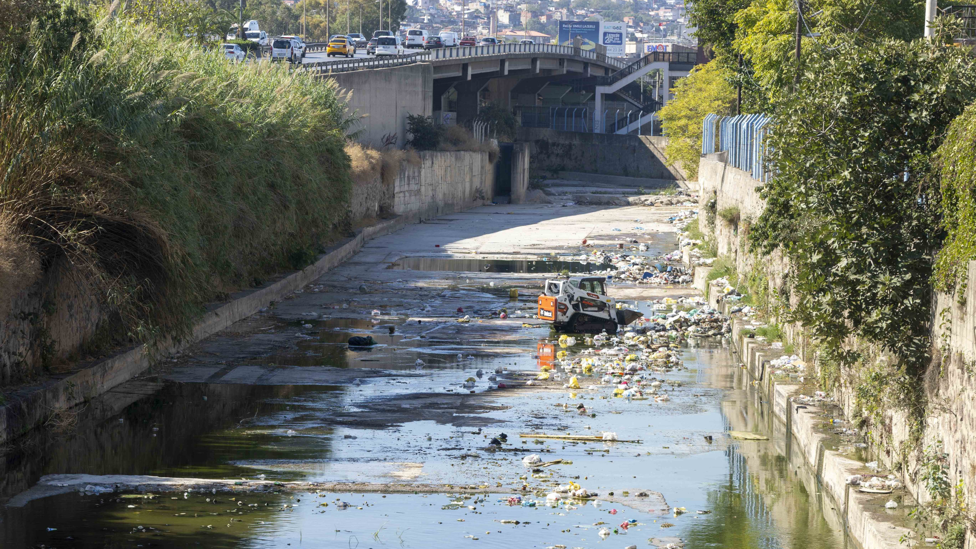 İzmir'in derelerinde yağmur hazırlığı