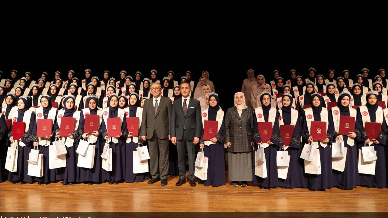Üniversitede ‘Hafızlık İcazet Merasimi’ düzenlendi