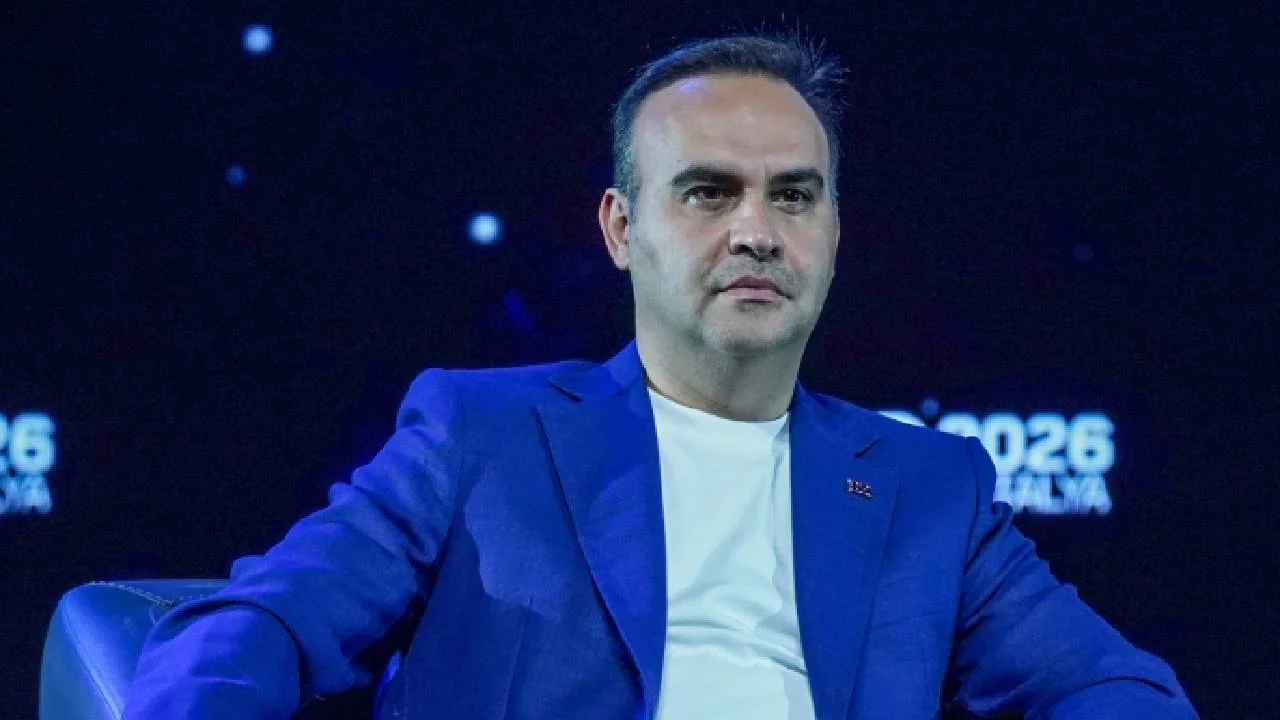 Bakan Kacır duyurdu: "Türkiye 2027'de aya gidecek ve Somali'de uzay limanı kuruyor"