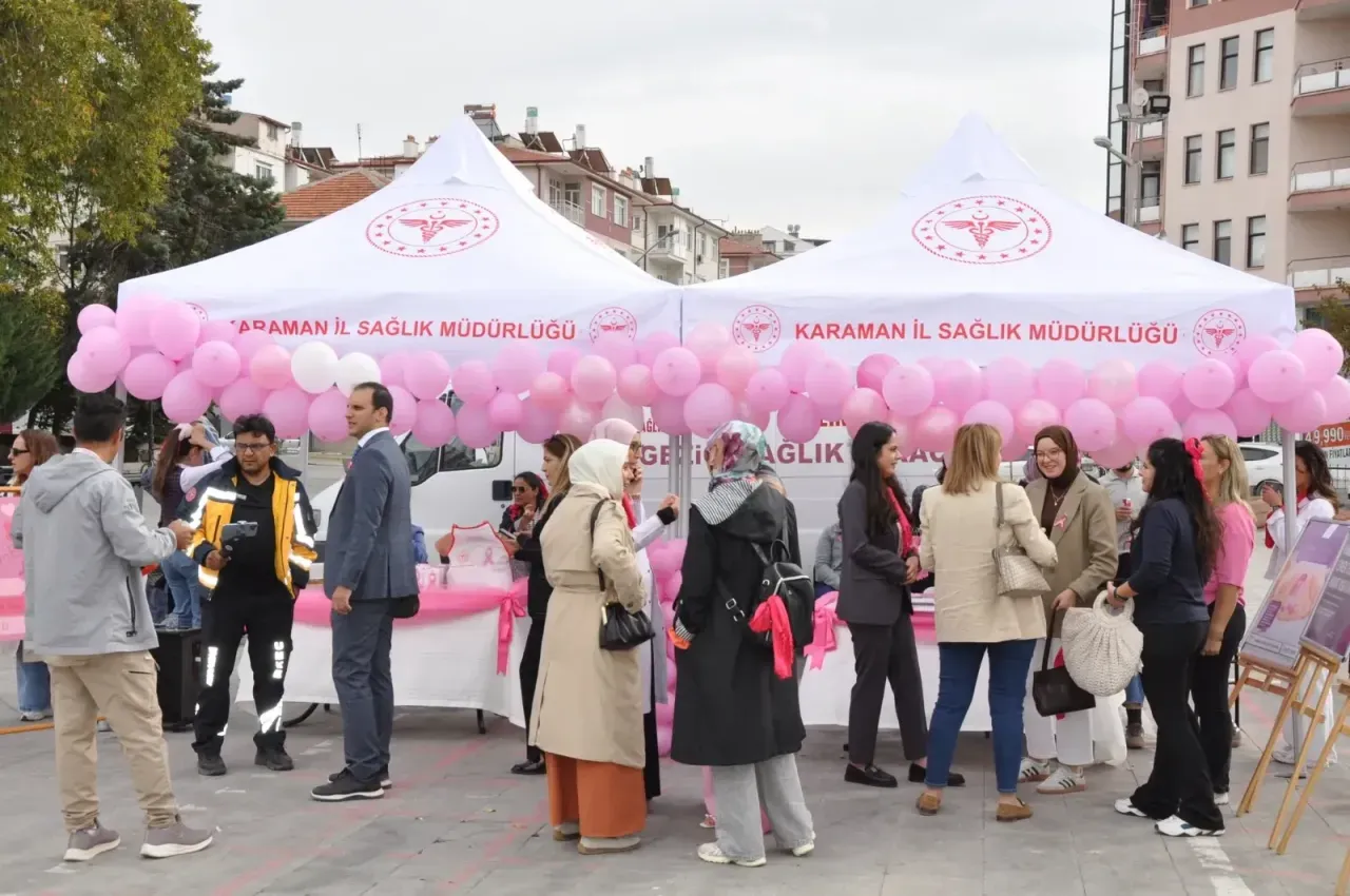 Karaman’da Gökyüzü Pembeye Büründü