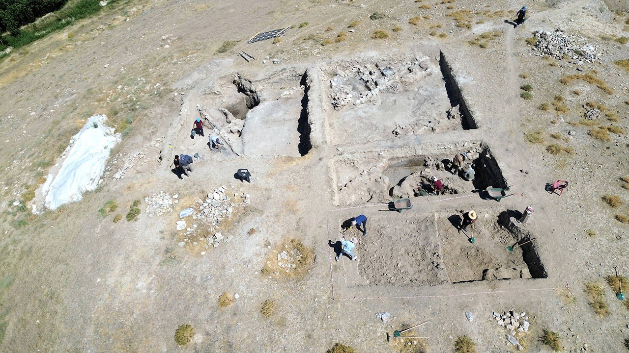 Van'daki İremir Höyüğü'nde Urartu öncesi dönemlere ait yerleşim izleri bulundu