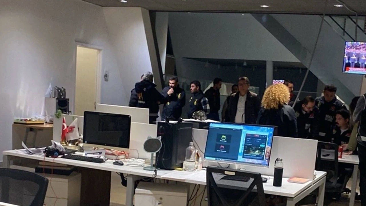 Halk TV'ye kayyum atanmasına tepki yağdı: "Basın özgürlüğü bir kez daha ayaklar altında"