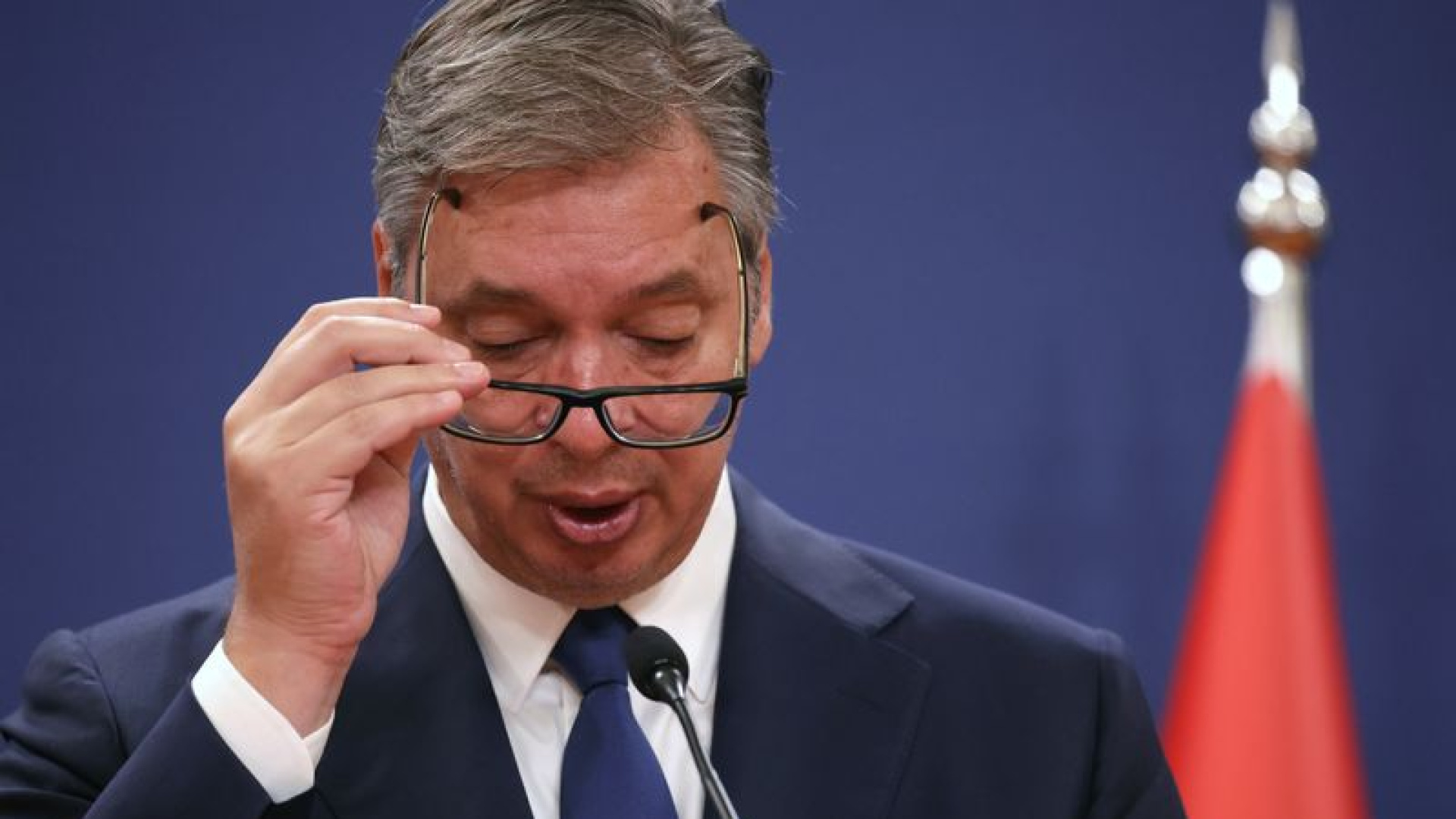 Vucic istifa etti